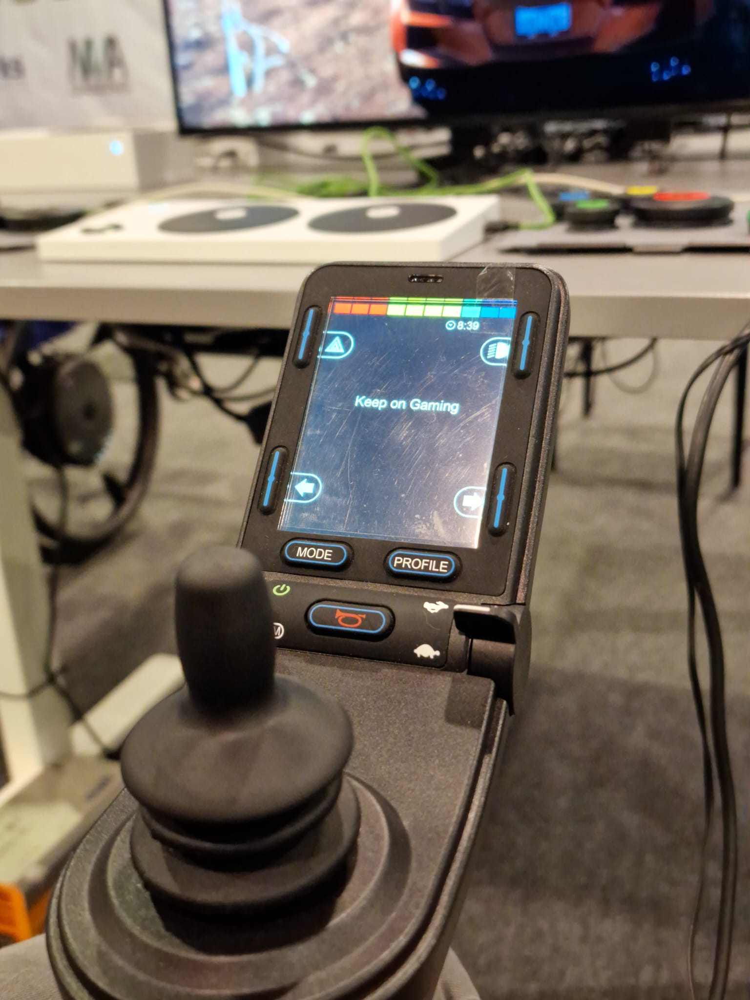 Rolstoeljoystick met de DINO Gaming Adapter